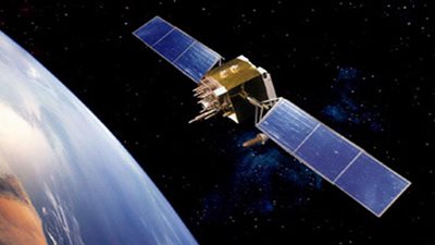 «الاستشعار عن بعد وتكنولوجيا الفضاء في مصر».. تصنيع قمر صناعي «مصري - ألماني».. إطلاقه في 2017.. تكلفته 3 ملايين جنيه.. هدفه توطين التكنولوجيا.. رئيس الهيئة: مصر لم تخضع وتعتمد على