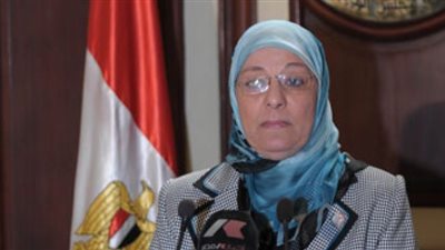 «عشري» تتقدم ببلاغ ضد موظف بـ«القوى العاملة» لمشاركته في حملة إقالتها