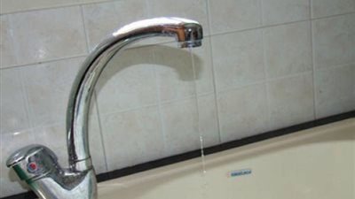 رجل أعمال في العجوزة يقطع المياه عن السكان