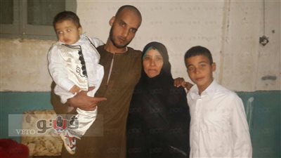 بالفيديو والصور.. «فيتو» في منزل مفرج عنه بالعفو الرئاسي.. السيسي أنقذه من 13 عام سجن.. ووالدته: ربنا يبارك في أولاده.. ويطالب بإخلاء سبيل شقيقه الأصغر سنا