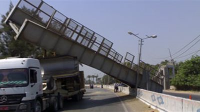 100 ألف جنيه خسائر اصطدام سيارة نقل بكوبرى مشاة في شبرا الخيمة