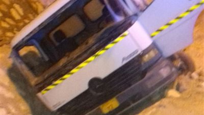 إصابة 3 عاملين بمطار القاهرة في سقوط سيارة مياه بأرض المهبط (صور)