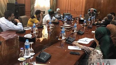 محافظ بورسعيد يلتقي متخصصين في إنشاء المدارس الدولية