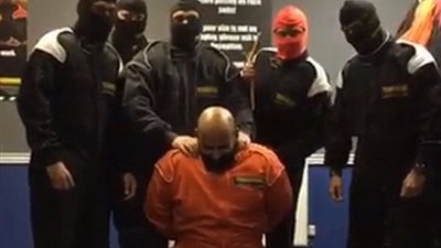 بالصور.. بنك «HSBC» يقيل 6 موظفين لتقليدهم «داعش»