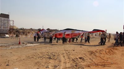 بالفيديو والصور.. غناء ورقص بالأعلام استعدادًا لحفل إفطار