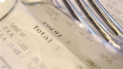 2020 دولارًا.. بقشيش غير متوقع لنادلة أمريكية