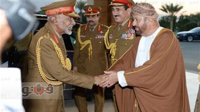 بالفيديو والصور.. السلطان قابوس يشهد عرضًا عسكريًا بمناسبة العيد الوطني