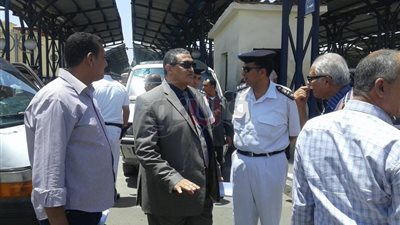 نائب محافظ القاهرة يتابع تعريفة خطوط الأقاليم (صور)