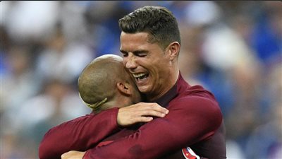 بالفيديو والصور.. النشطاء يحتفون بدموع «رونالدو» بعد فوز البرتغال بـ«يورو 2016».. حاتم: أفضل لاعب في تاريخ كرة القدم.. خيرالدين: «عمر الكورة ماهتجيب حد زيك».. و«سالو