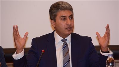 وزير الطيران المدني يوضح الحقائق.. 5 مطارات جار إنشائها هدية من الرئيس.. المتطلبات الروسية لا تعني وجود قصور أمني.. مطاراتنا تخطت خطط التأمين بـ20 نقطة.. وملف طائرة ياريس في يد النيابة