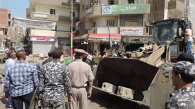 حملات مكبرة لإزالة الإشغالات والتعديات بشوارع القليوبية والأقصر