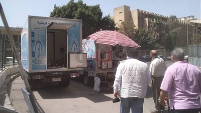 نقل سيارات السلع الغذائية من مدخل شبرا إلى سوق أحمد حلمي (صور)