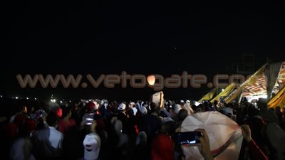 بالصور.. وزير الشباب يطلق بالونات مضيئة في سماء القناة الجديدة