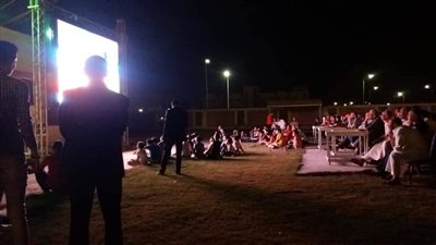 أهالي دمياط يتابعون مباراة المنتخب بالميادين العامة (صور)