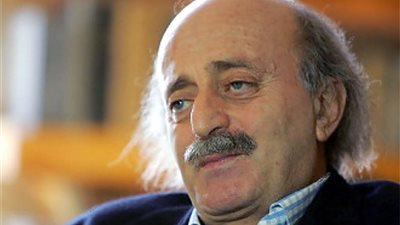 جنبلاط: لبنان أضعف من أن يتحمل تداعيات استقالة الحريري