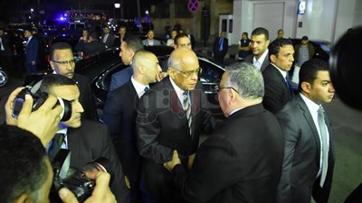 رجال الدولة والشخصيات العامة في عزاء زوجة محمود الشريف