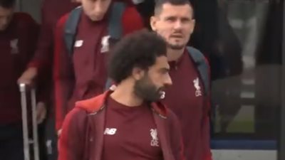 بعثة ليفربول تغادر إنجلترا إلى إيطاليا لمواجهة نابولي (فيديو)