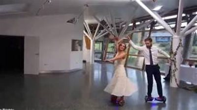 بالفيديو.. عروسان يشعلان مواقع التواصل بوصلة رقص