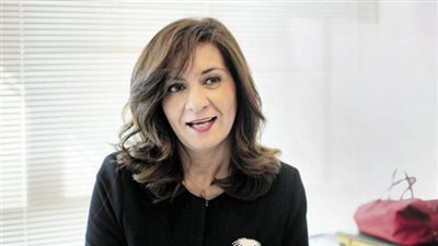 نبيلة مكرم: أطباء مصر في الخارج يتبرعون بأجهزة طبية لبلادهم