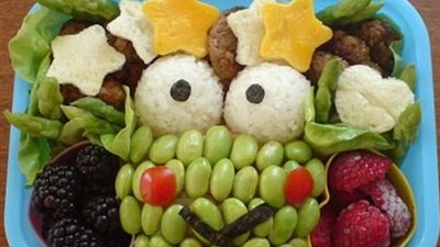 بالصور.. طعام طفلك بأشكال كرتونية