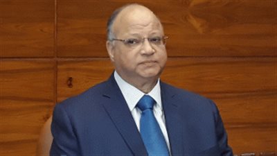 محافظ القاهرة يوزع دراجات على المعاقين وأجهزة للعرائس بحديقة الأزهر