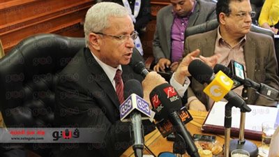 بالفيديو والصور.. وزير التعليم العالي: قواعد اختيار القيادات الجامعية خلال أيام.. إحالة ملف رئيس قطاع البعثات للعمل كمستشار ثقافي بأمريكا إلى المستشار القانوني.. لا معتقلين بين طلبة الجامعات