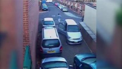 بالفيديو.. شاب يتصدى للص ويسلمه للشرطة