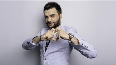 بالفيديو.. طارق عريضى يغنى «قلبى الصغير»