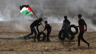 الاحتلال يمنع دخول الإطارات المطاطية لقطاع غزة بعد «جمعة الكوشوك»