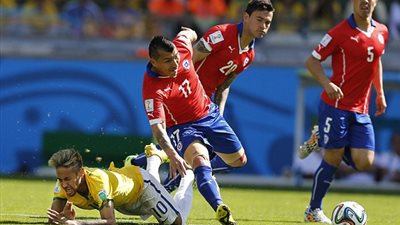 بالفيديو والصور.. تعادل بهدف بين البرازيل وتشيلي في الشوط الأول