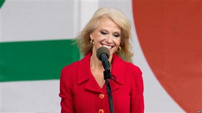 غضب بين الديمقراطيين من كتاب لـ«هيلاري كلينتون» يصف ترامب بالقذر