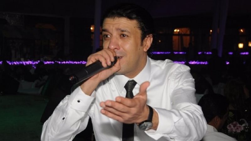 الفنان مصطفى كامل-