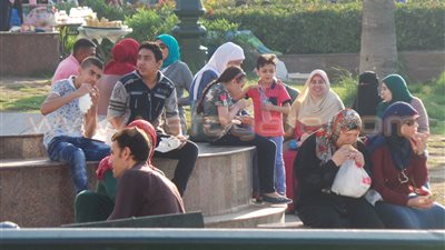 بالفيديو والصور.. إقبال كبير على حدائق الإسكندرية في ثالث أيام العيد