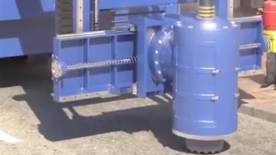 أحدث آلة لإصلاح حفر الطرق في دقائق (فيديو)