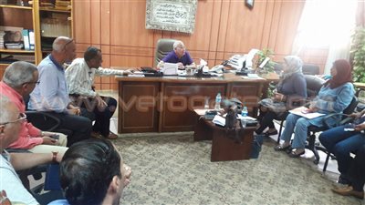 محافظ بورسعيد يطالب الأحياء بتكثيف أعمال النظافة وإزالة الإشغالات