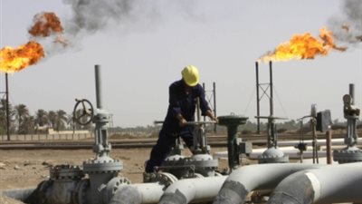 روسيا والسعودية تقودان خفض المخزون العالمي من النفط