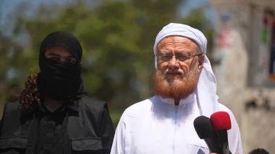 قيادي سلفي يسعي للتوفيق بين 