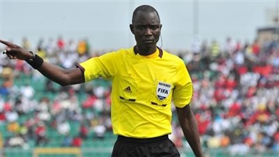 بكاري جاساما يتفقد أرضية ملعب نهائي دوري أبطال أفريقيا