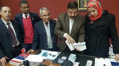 إحباط تهريب 196 ألف ريال بحوزة مصري قادم من السعودية بمطار القاهرة