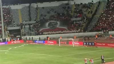 دخلة جماهير الأهلي بصورة الراحل حسين عفيفي في مباراة الوداد