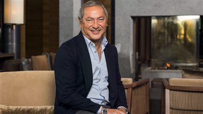 سميح ساويرس يقدم خلطة النجاح: «ما تعملش كل حاجة لوحدك» (فيديو)