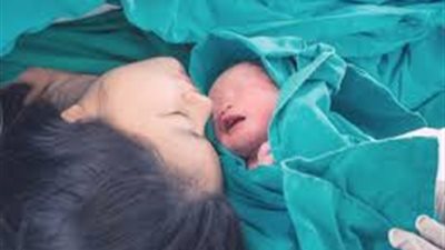 3 تطبيقات تساعد الأم في تغذية مولودها