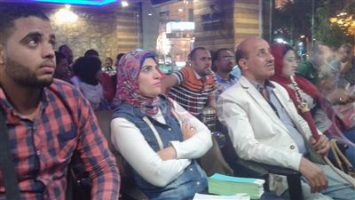 بالصور.. زحام بمقاهي الإسكندريه لمشاهدة لقاء الأهلي والوداد