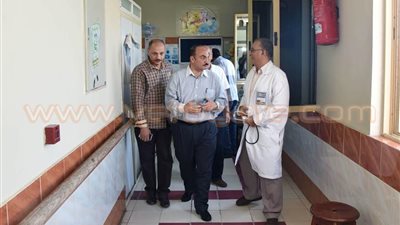 بالصور.. محافظ الإسكندرية يزور مستشفى الأنفوشي