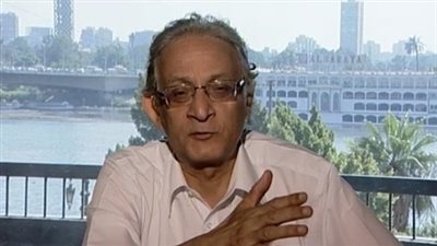 السناوي: تكرار الرئيس لـ«مابخافش» في خطابه غير موفق