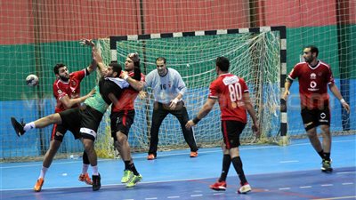 بالصور.. الأهلي يخسر أمام طلائع الجيش في دوري اليد