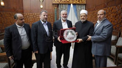 هنية للإمام الأكبر: الأمة بحاجة إلى العودة لفكر الأزهر الوسطي