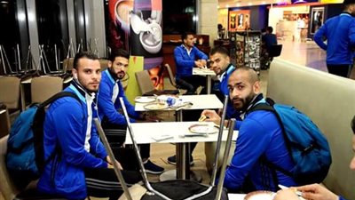 بالصور..قنصل مصر بأوغندا يستقبل بعثة المصري بمطار كامبالا