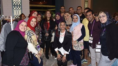 بالصور.. معرض للحرف اليدوية بفعاليات منتدى شباب العالم