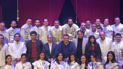 حمدي الوزير ونجلته يشاهدان الليلة الـ94 من مسرحية «سلم نفسك» (صور)